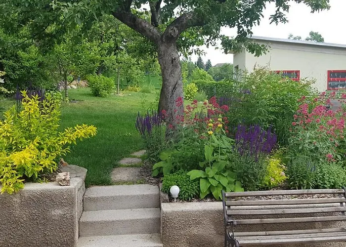 Domcek V Zahrade בית נופש