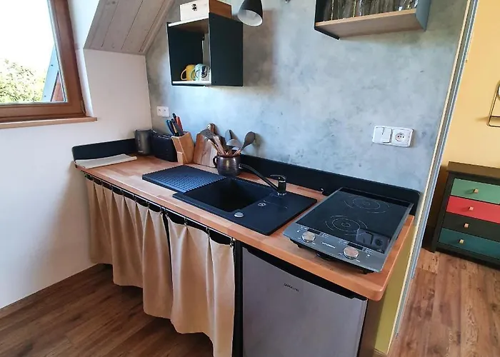 Domcek V Zahrade בית נופש